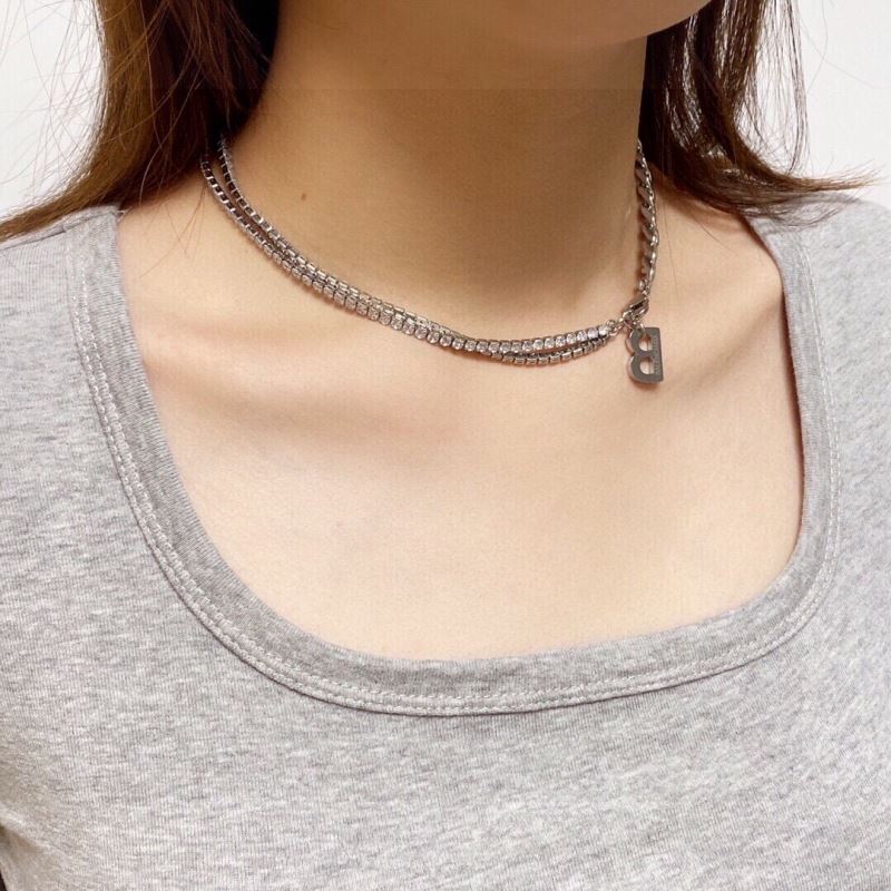 Ba*len*cia*ga necklaces
